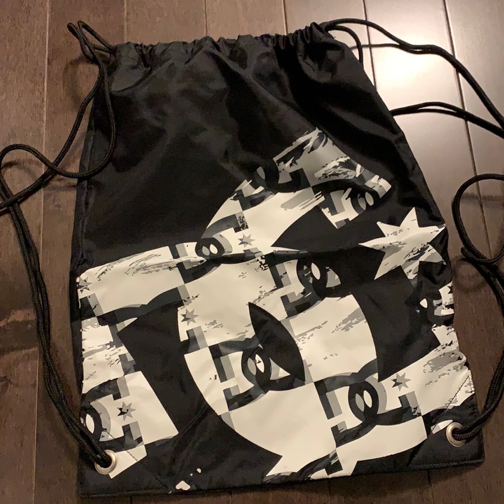WATER RESISTANT DC SHOES STRING BAG